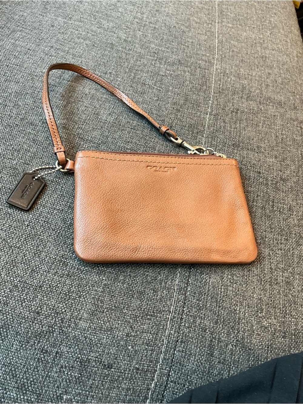 Coach Brown Leather Wristlet Clutch with hang tag leather Y2K minimalist